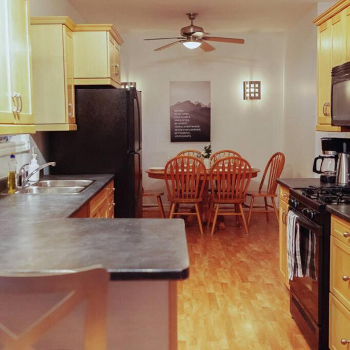 Large Upstairs Flat In Downtown Century Building Διαμέρισμα Μπελβίλ Εξωτερικό φωτογραφία