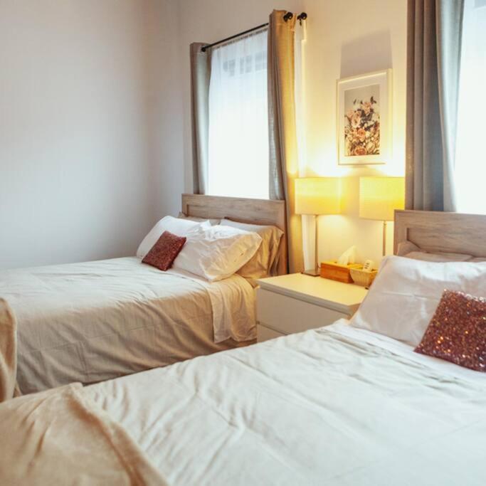 Large Upstairs Flat In Downtown Century Building Διαμέρισμα Μπελβίλ Εξωτερικό φωτογραφία