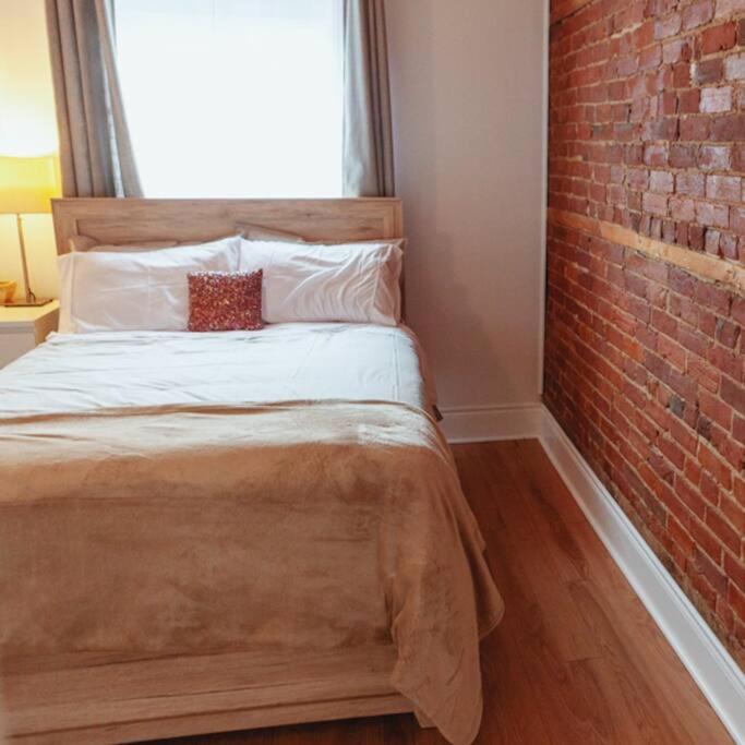Large Upstairs Flat In Downtown Century Building Διαμέρισμα Μπελβίλ Εξωτερικό φωτογραφία