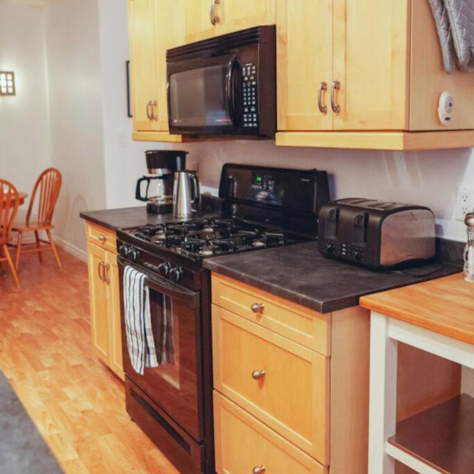 Large Upstairs Flat In Downtown Century Building Διαμέρισμα Μπελβίλ Εξωτερικό φωτογραφία